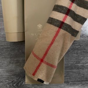 Burberry scarf worn once